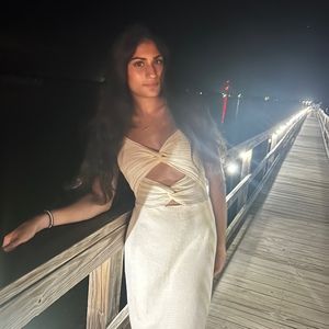 Meet your Posher, Ava